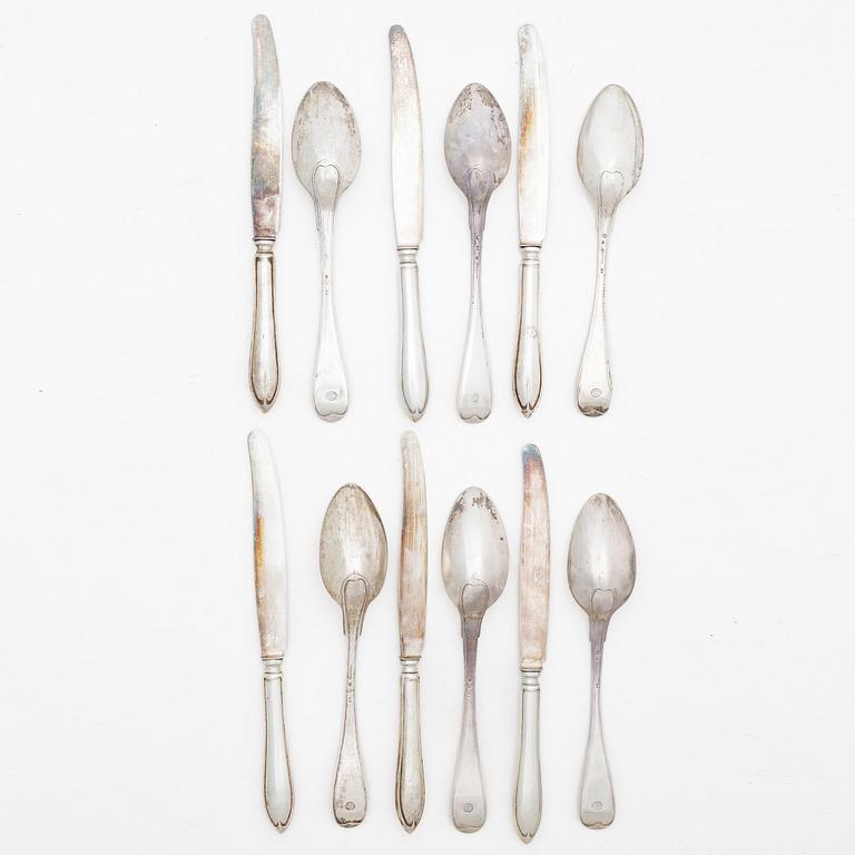12 pieces of silver cutlery, P Enroth, 1804, and Markströms Guldsmeds Ab K G, 1924.