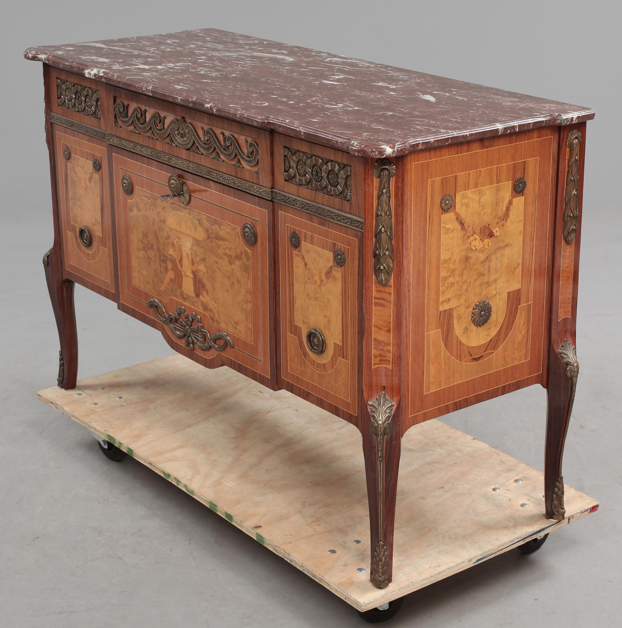 BYRÅ, gustaviansk stil, 1900-talets mitt.