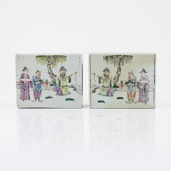 Huvudkuddar, två stycken, porslin. Kina, 1900-tal.