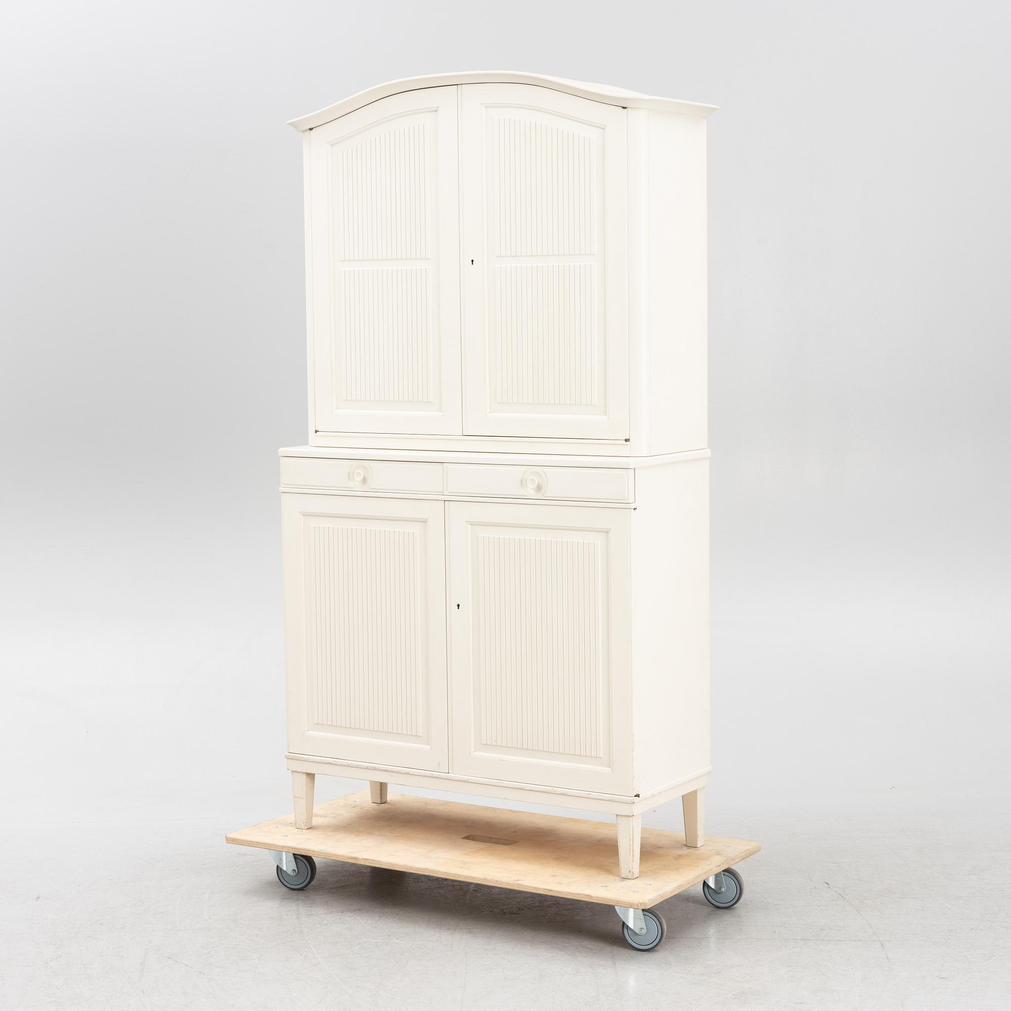 Carl Malmsten, skåp, ” Herrgården”.