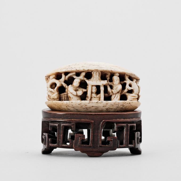 NETSUKE, ben, Japan, sannolikt Meiji (1867-1911).