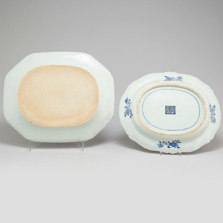 Two blue and white export porcelain serving dishes, Qing dynasty, Qianlong (1736-95).