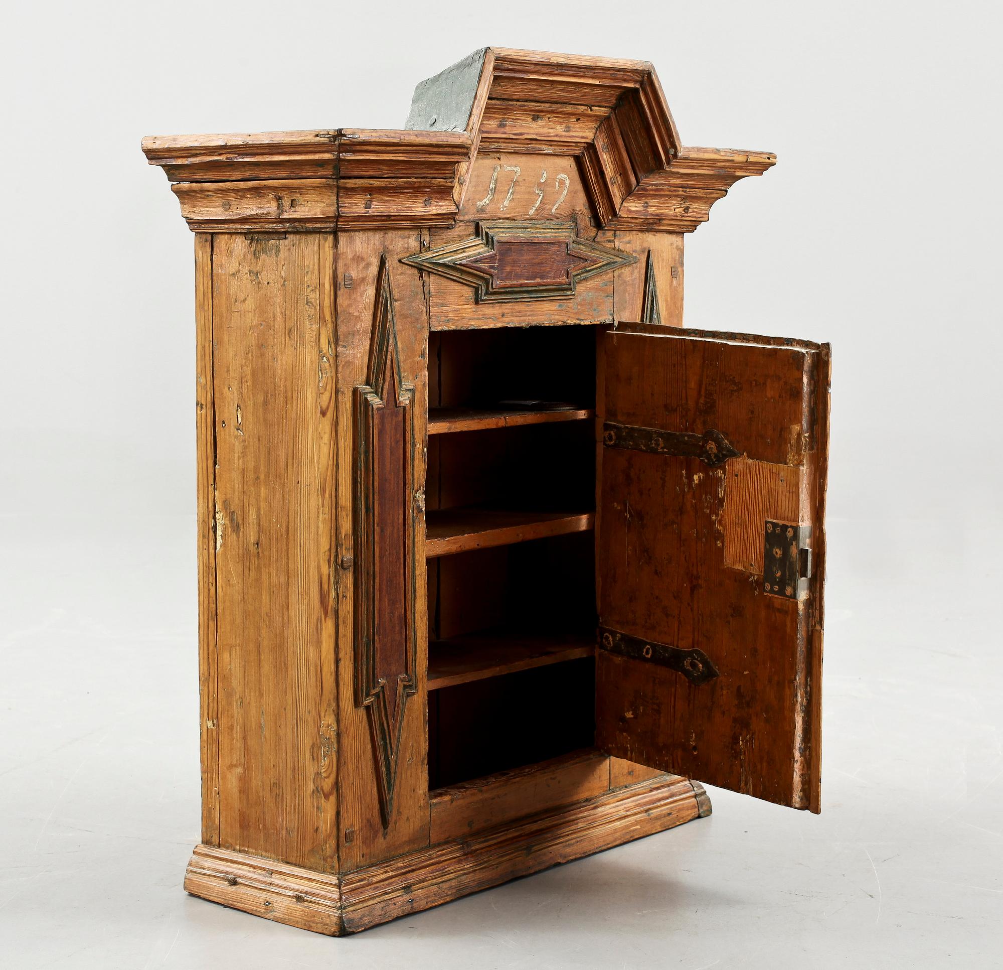 VÄGGSKÅP, allmoge, 1700-tal.