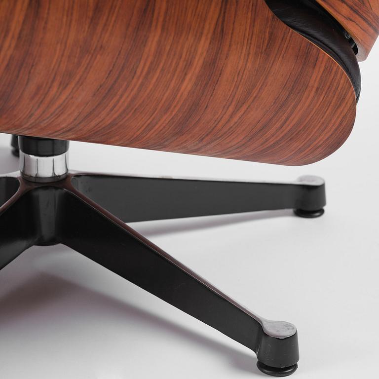 Charles & Ray Eames, an "Eames Lounge Chair" with ottoman, Vitra, late 1900s.