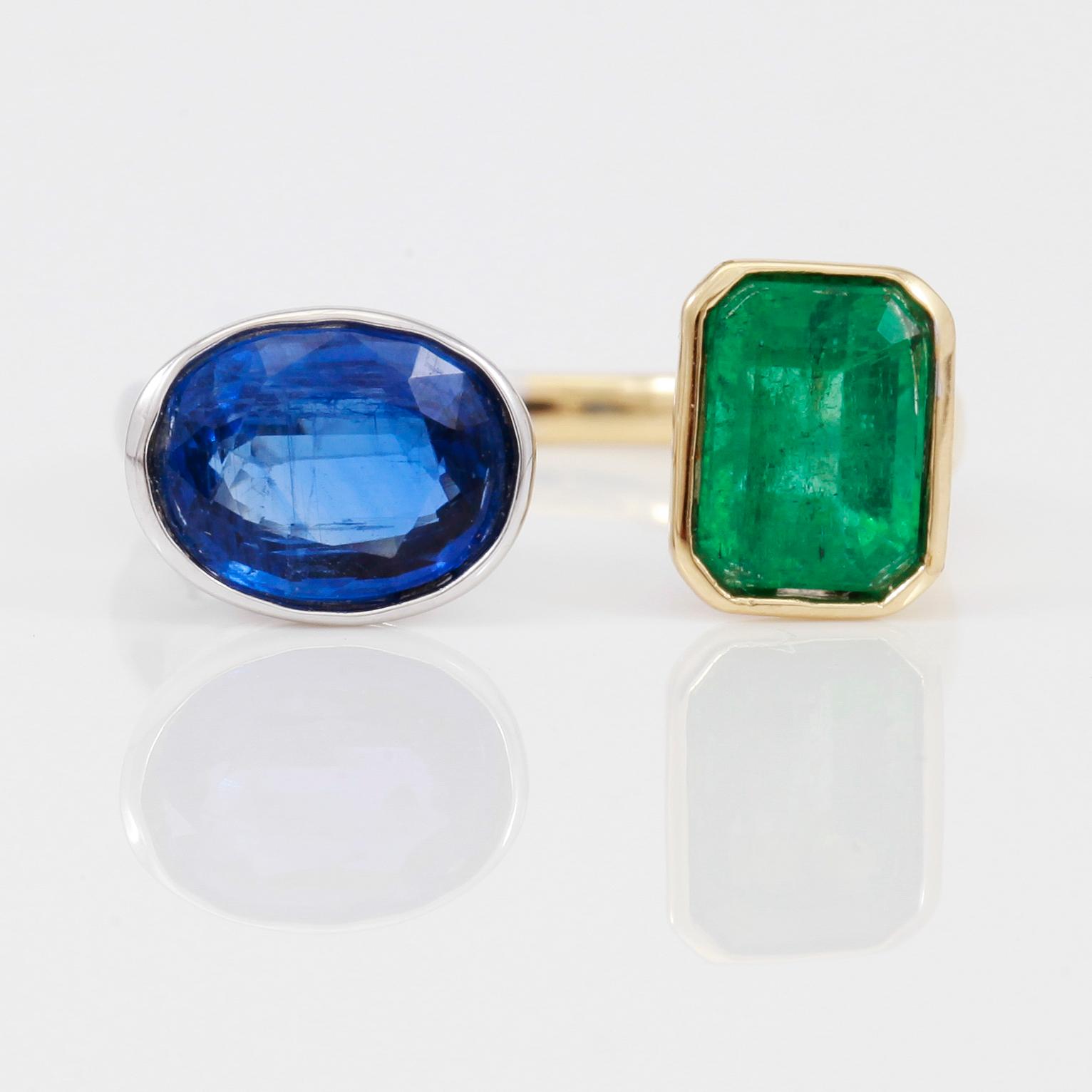 RING, smaragd ca 1,20 ct, blå kyanit ca 1,70 ct.