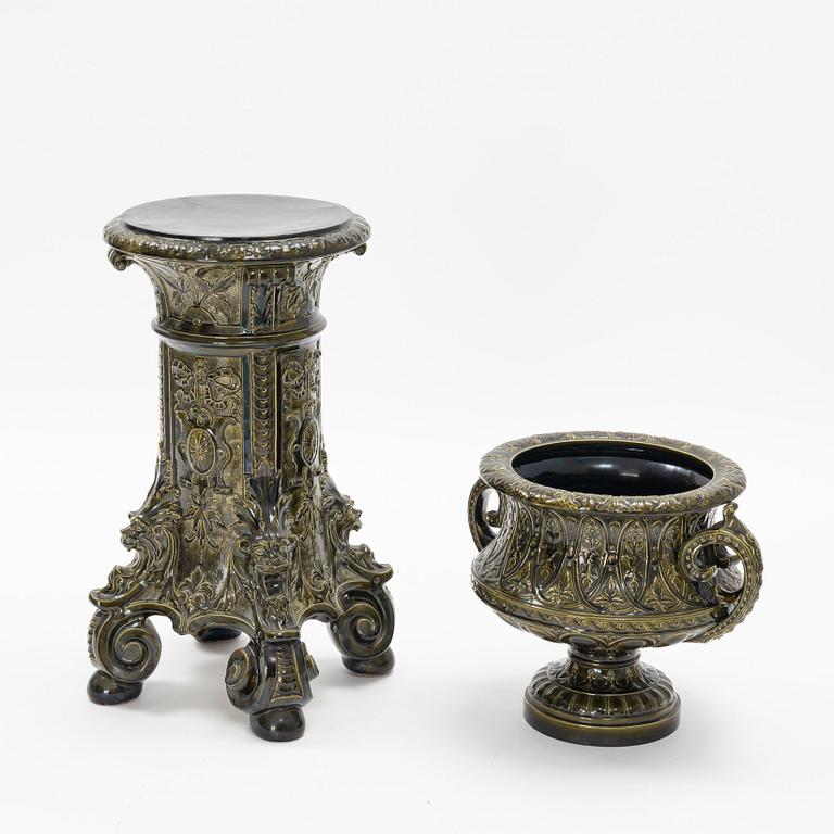 A majolica pedestal with urn from Rörstrand, early 20th Century.