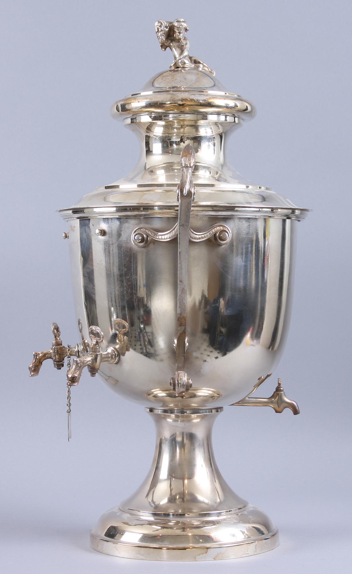 BRÄNNVINSCISTERN, nysilver, bär otydl stmpl, 1900-tal.