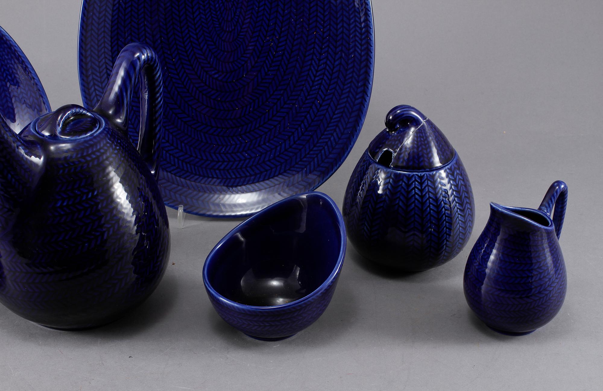 SERVISDELAR, 17 st, flintgods, "Blå Eld", Hertha Bengtsson, 1951-1971.
