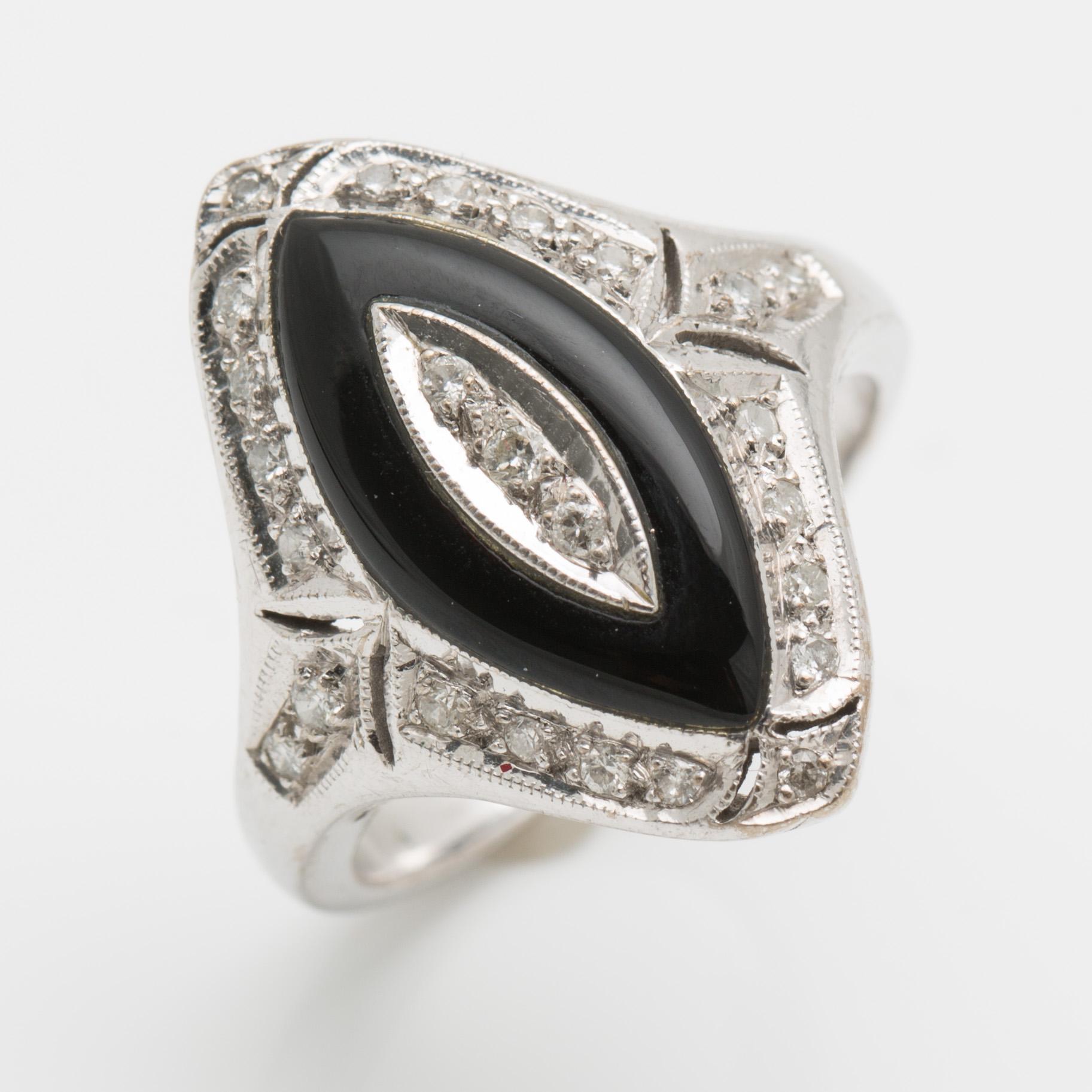 RING, 18K vitguld, besatt med små diamanter samt svart sten.