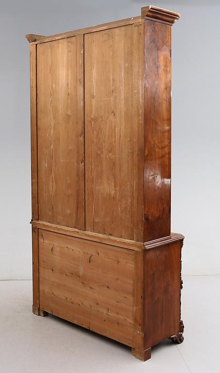 BOKSKÅP, senempire, 1800-talets första hälft.