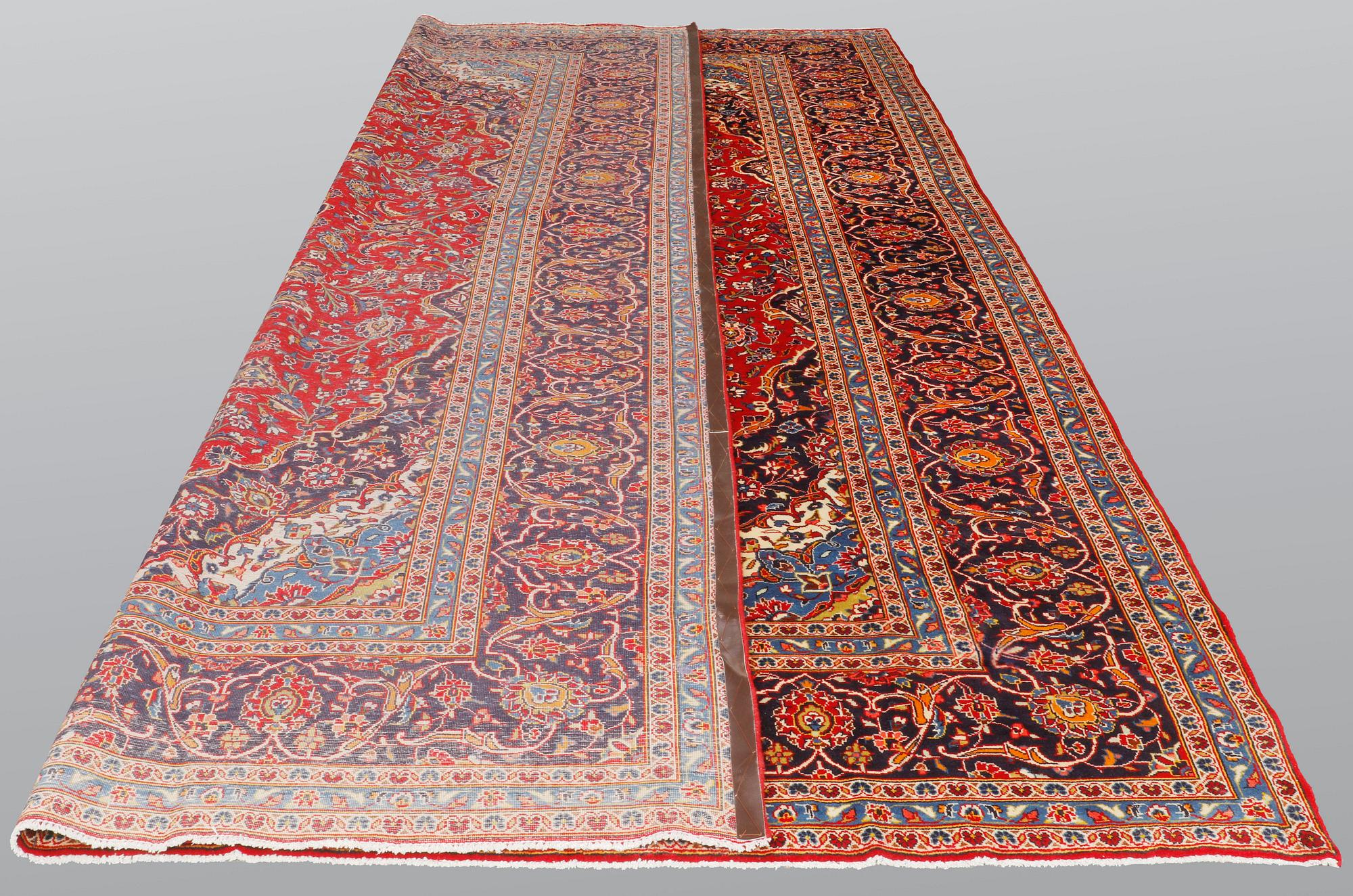 A carpet, Kashan, ca 435 x 293 cm.
