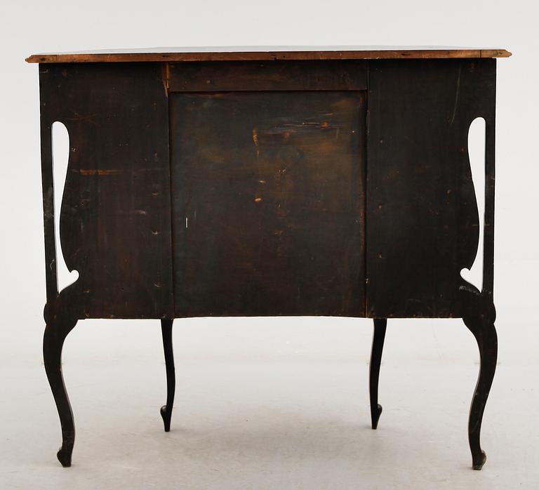 VITRINSKÅP, England, 1900-talets första hälft.