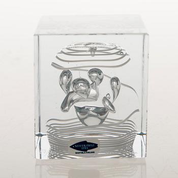 OIVA TOIKKA, A glass year cube signed Oiva Toikka Nuutajärvi 1987 and numbered 50/2000.