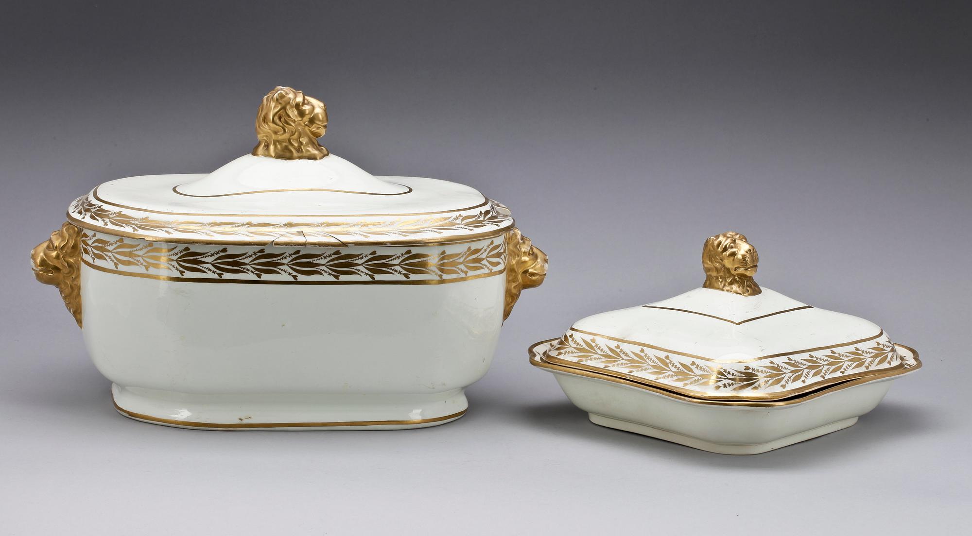 MATSERVIS, 60 delar, benporslin, empire, troligen England, 1800-talets första hälft.