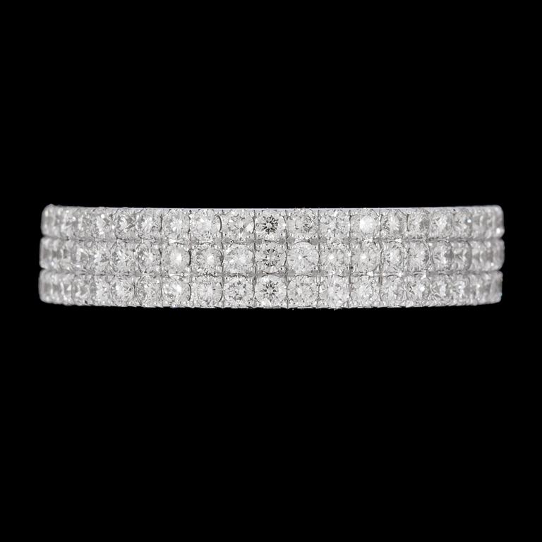 RING, briljantslipade diamanter runtom hela ringen, tot. 1.45 ct.