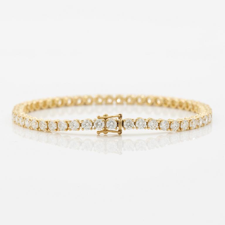 Tennis bracelet in 18K gold with round brilliant-cut diamonds.