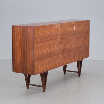 SIDEBOARD, Danmark, 1900-talets andra hälft. Citesintyg medföljer.