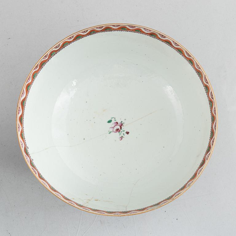 Två bålskålar, porslin, Kina, Qingdynastin, 1700-tal.