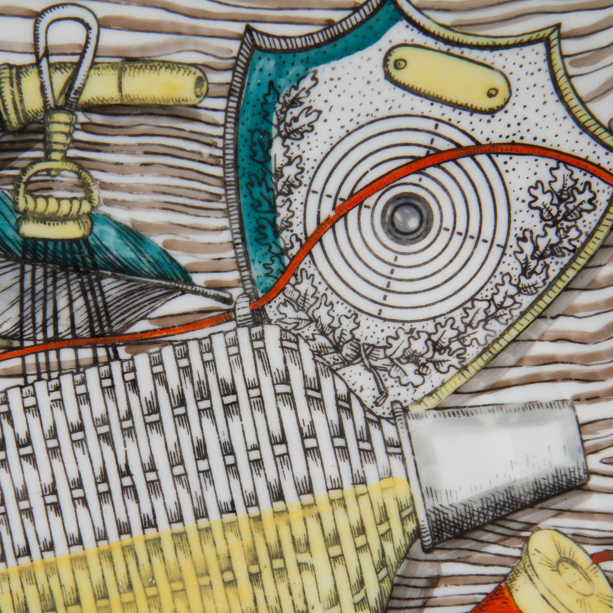 PIERO FORNASETTI, tallrik, "Oggetti Caccia", porslin, Milano, Italien, 1900-talets andra hälft.