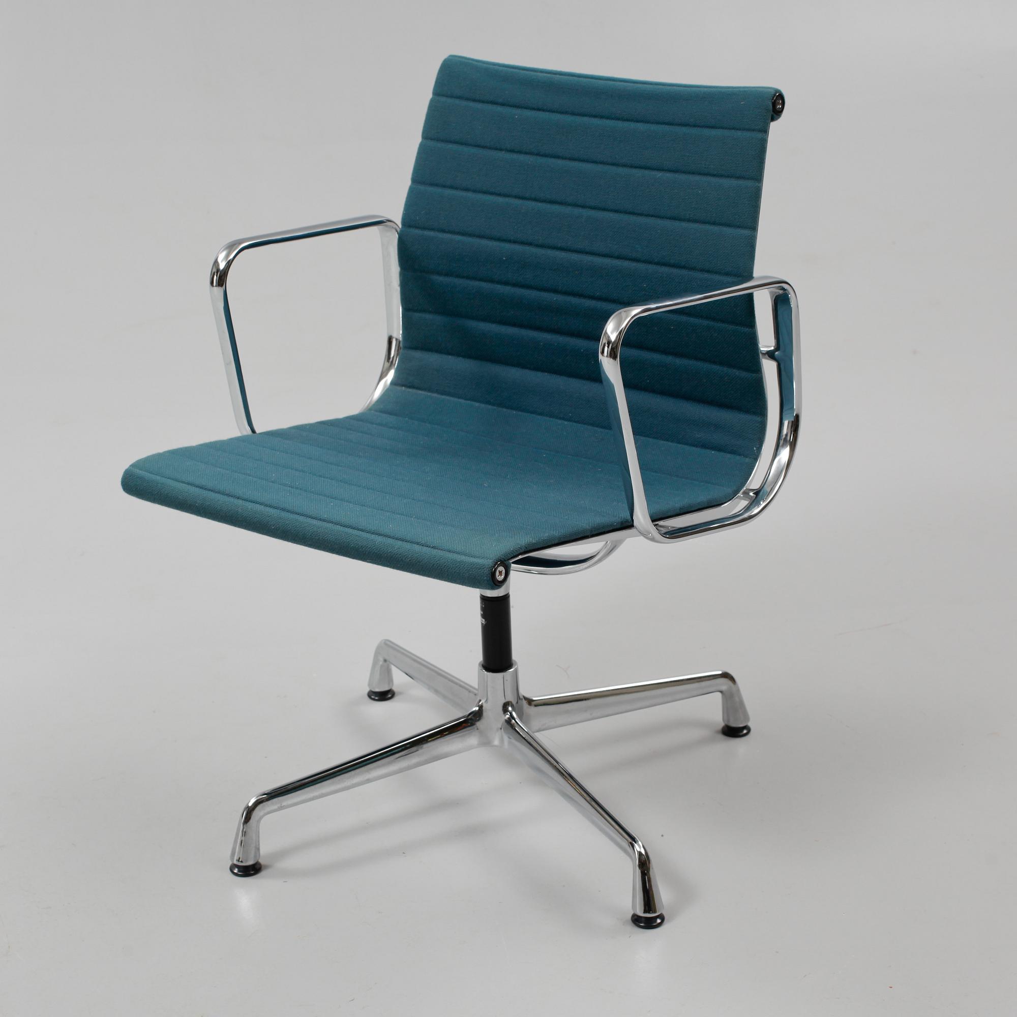 SKRIVBORDSSTOL, "Aluminium group 116", Charles & Ray Eames, modellen formgiven år 1958.