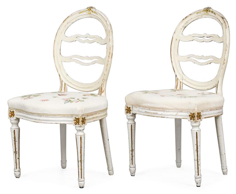 Six Gustavian chairs.