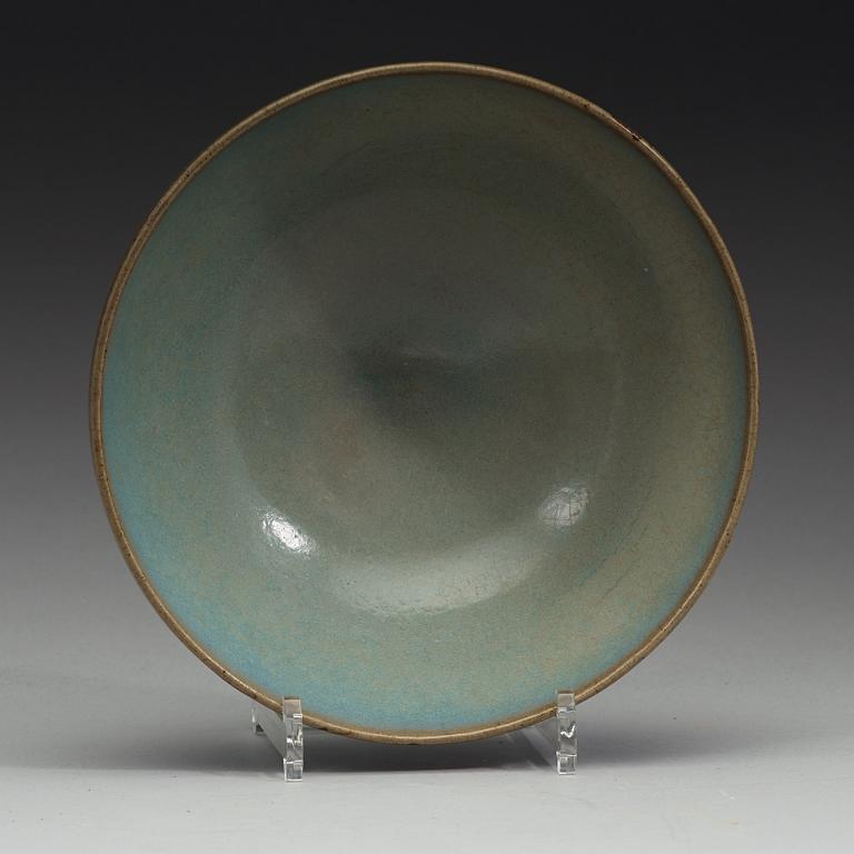 A jun-glazed bowl, Song-Yuan dynasty (960-1368).