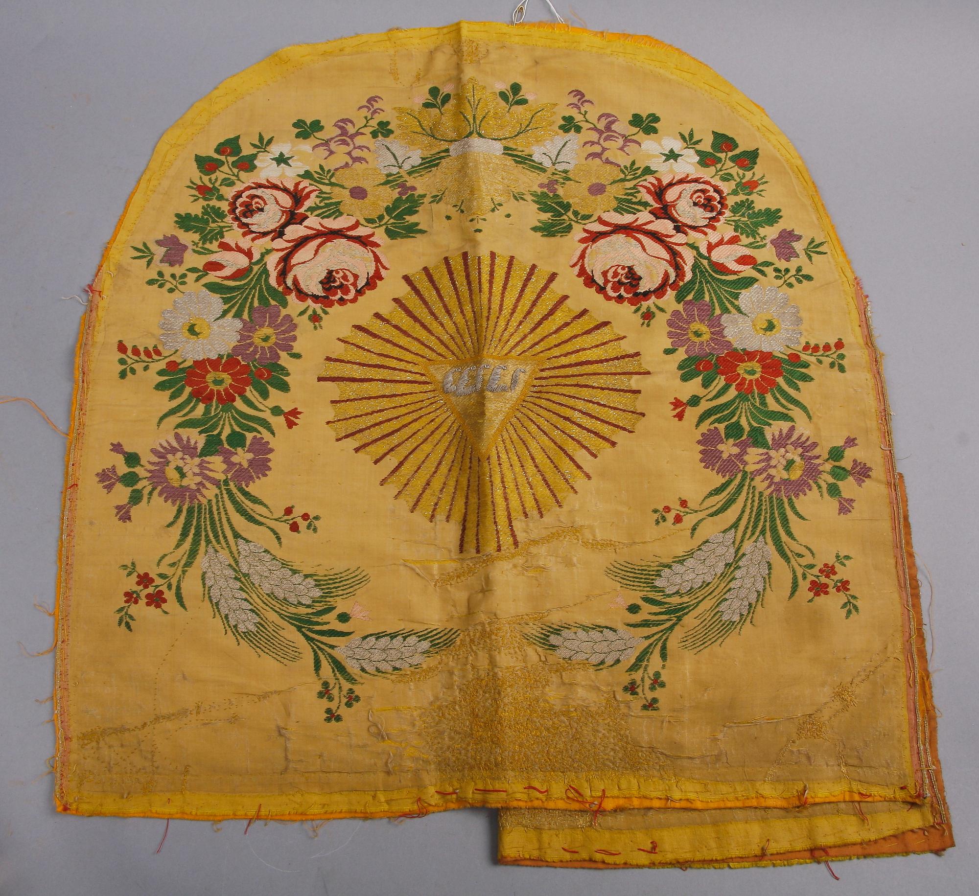 PARTI TEXTILER, ca 19 delar, 1700/1800/1900-tal.