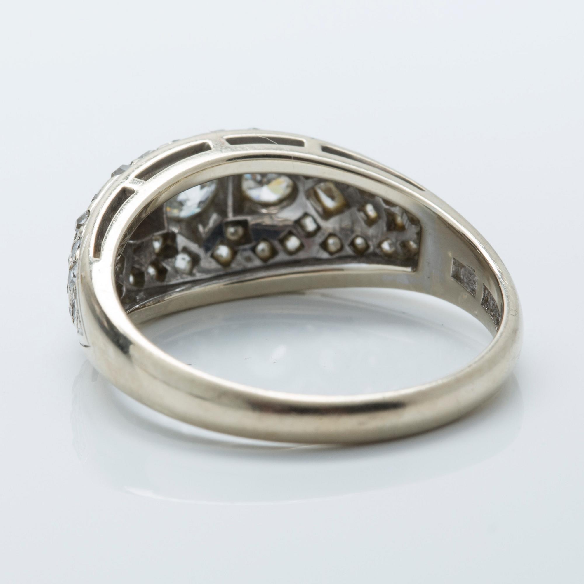RING, 18K vitguld med gammalslipade diamanter, Malmö, 1942.