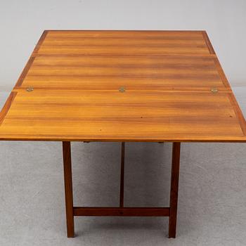 A second half of the 20th century dining table by Karl Erik Ekselius for JOC, Vetlanda.