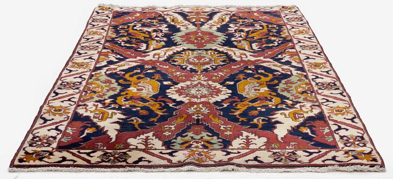 Semiantik "drak" matta, västra Persien, ca 237 x 133 cm.