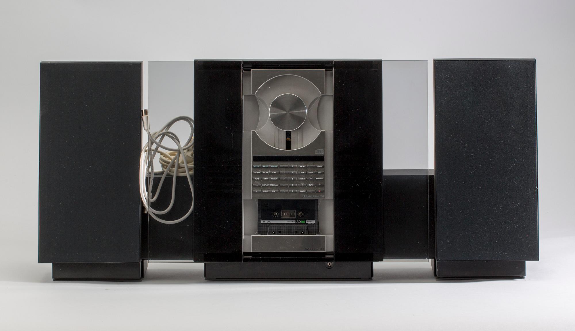 STEREO, "Beosound 2500", David Lewis, Bang & Olufsen, tillverkad mellan 1991-1994.