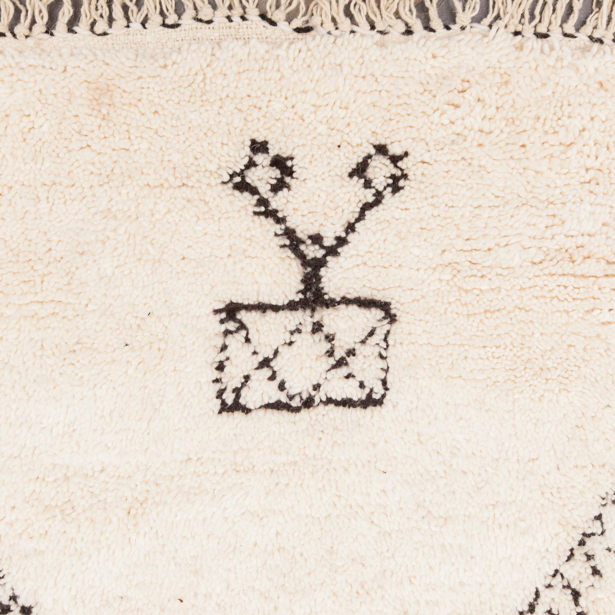 A MOROCCAN BENI OURAIN CARPET. Circa 490x305 cm.