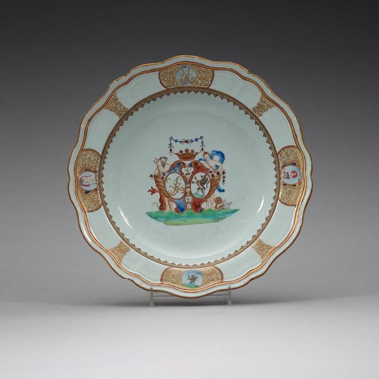 A five piece set of Swedish armorial porcelain, Qing dynasty, Qianlong (1736-95).