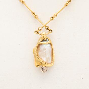Magnus G:son Liedholm, Collier, 18k med pärlemor.