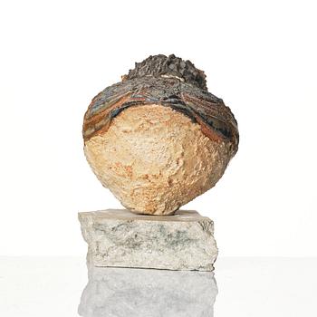 Tyra Lundgren, skulptur, chamotterat stengods, fågel, egen ateljé, Bredkvie, Gotland.