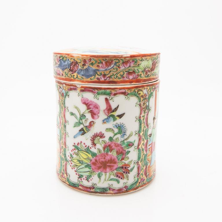 A porcelain set, 8 pieces, Canton, 19th century, China.