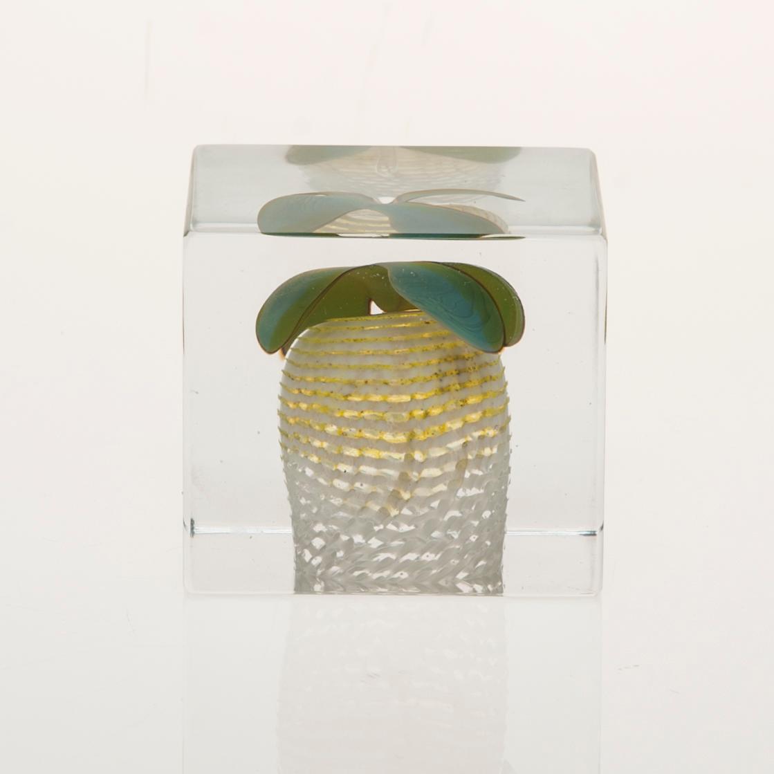 ÅRSKUB, glas, numerad 345/2000, signerad Oiva Toikka  Nuutajärvi 1986.
