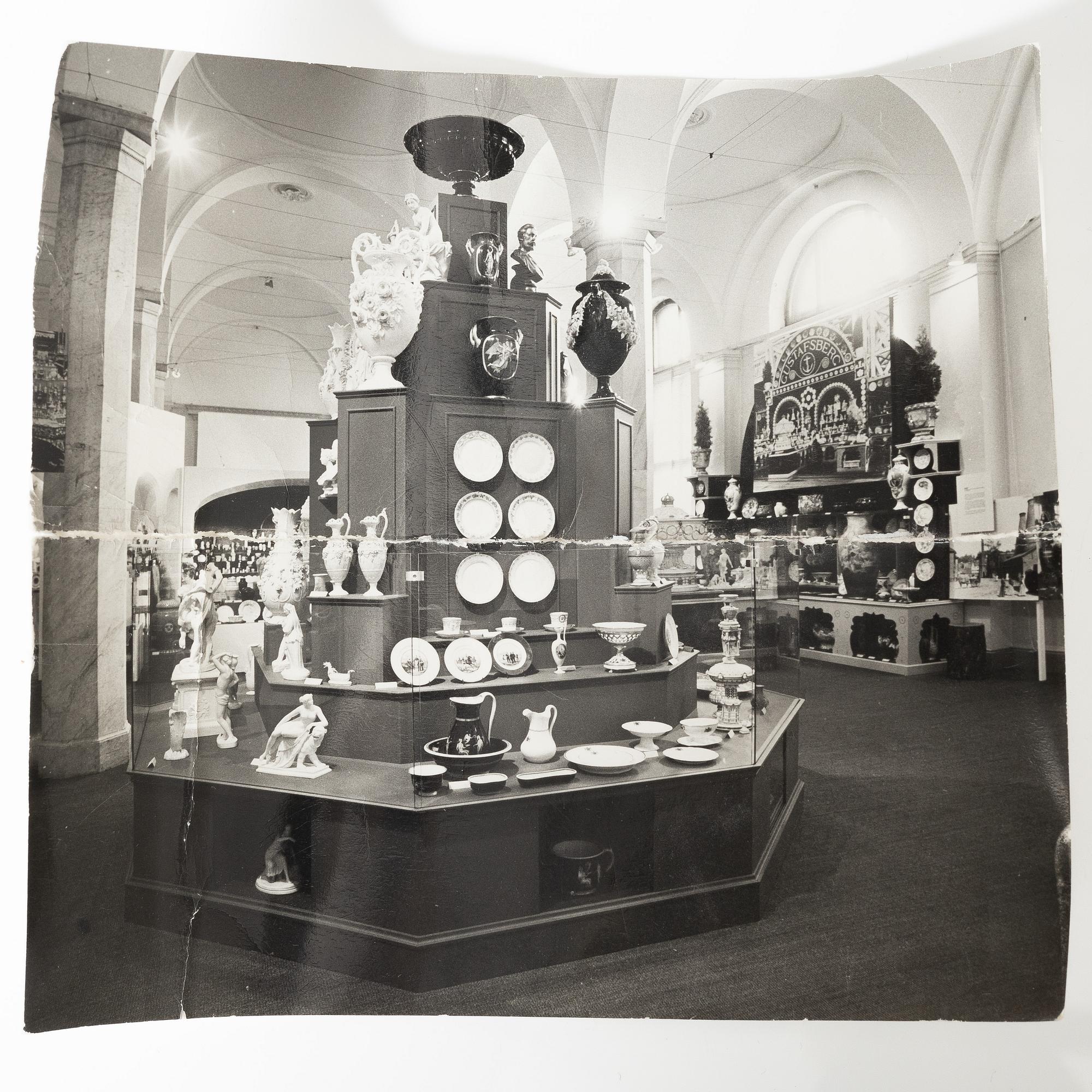 A large Swedish porcelain urn, Gustavsberg, 1866.