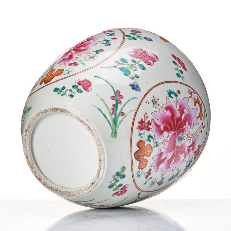 A famille rose jar, Qing dynasty, Qianlong (1736-95).