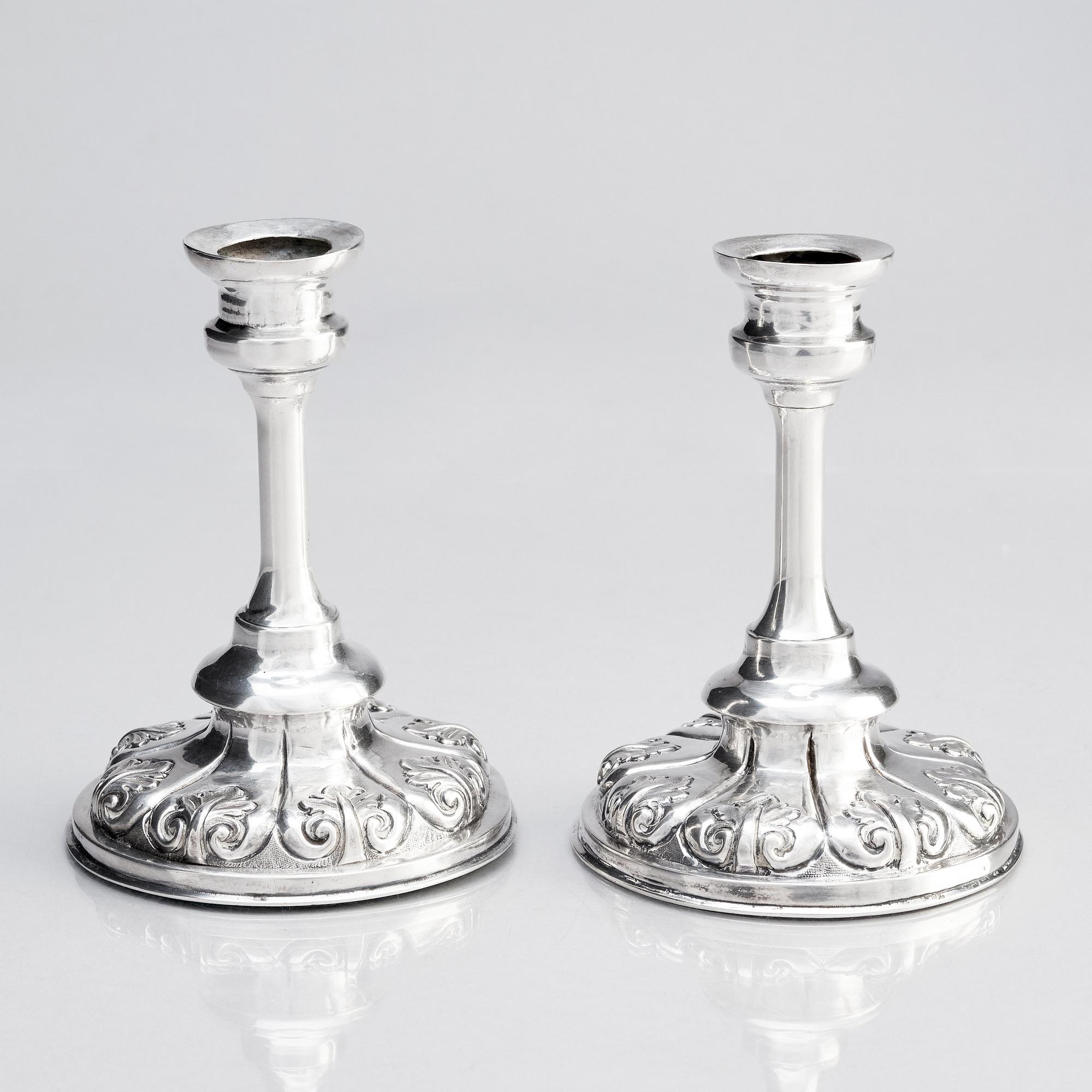Ljusstakar, silver, ett par, otydlig mästarstämpel, möjligen Olof Pehr Hallberg, Norrköping (verksam 1832-1862).