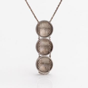 Elis Kauppi, A silver necklace with gilded parts. Kupittaan kulta, Turku 1965.