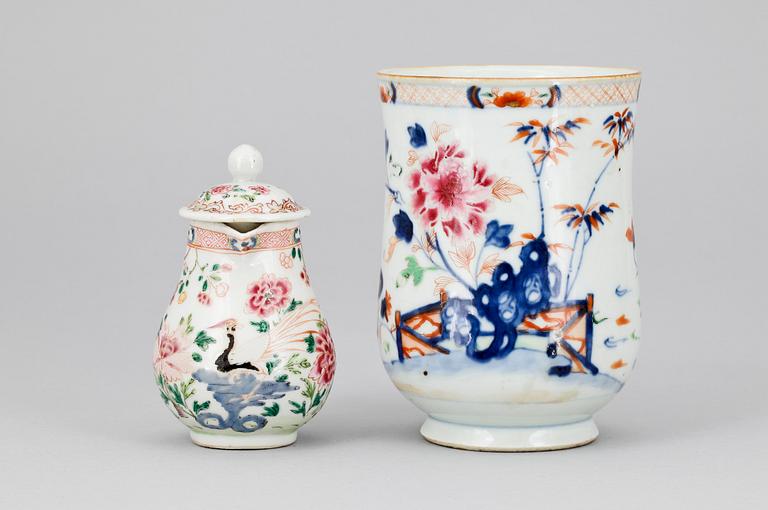 MUGG SAMT GRÄDDKANNA, porslin, Qianlong, Kina 1700-tal.