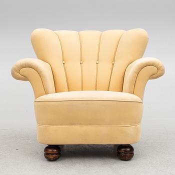 Armchair, Swedish Modern, first half of the 20th century.