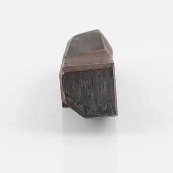 Richard Nonas, skulptur, järn med medföljande teckning blyerts på grafisk grund, signerad och daterad 82.