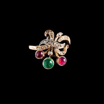 413. A RING, emerald, rubies, rose cut diamonds. 14K gold. Turn of the century 18/1900.
