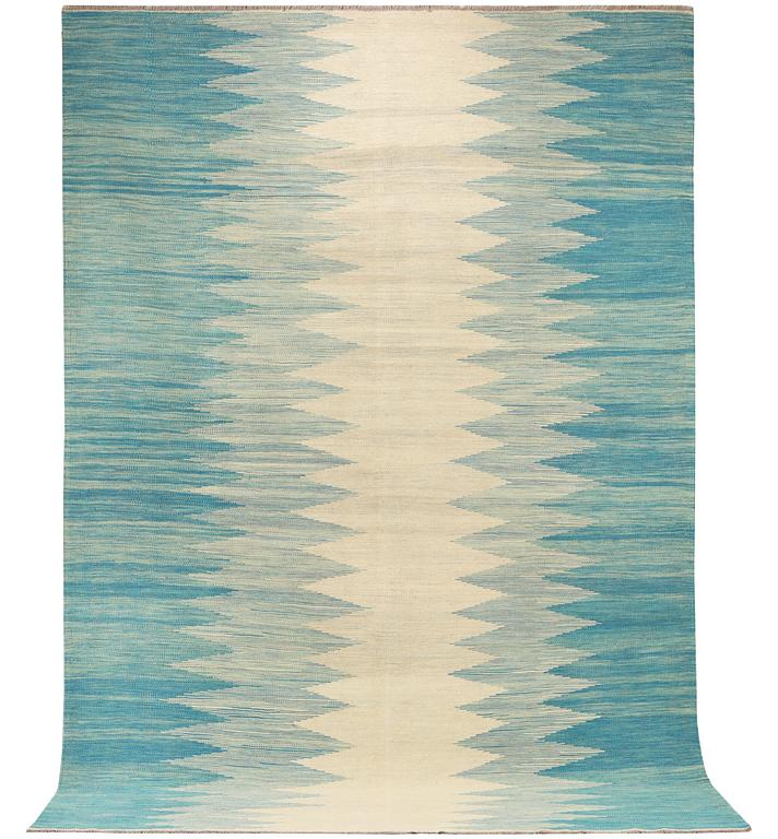 A Kilim carpet, c. 301 x 196 cm.