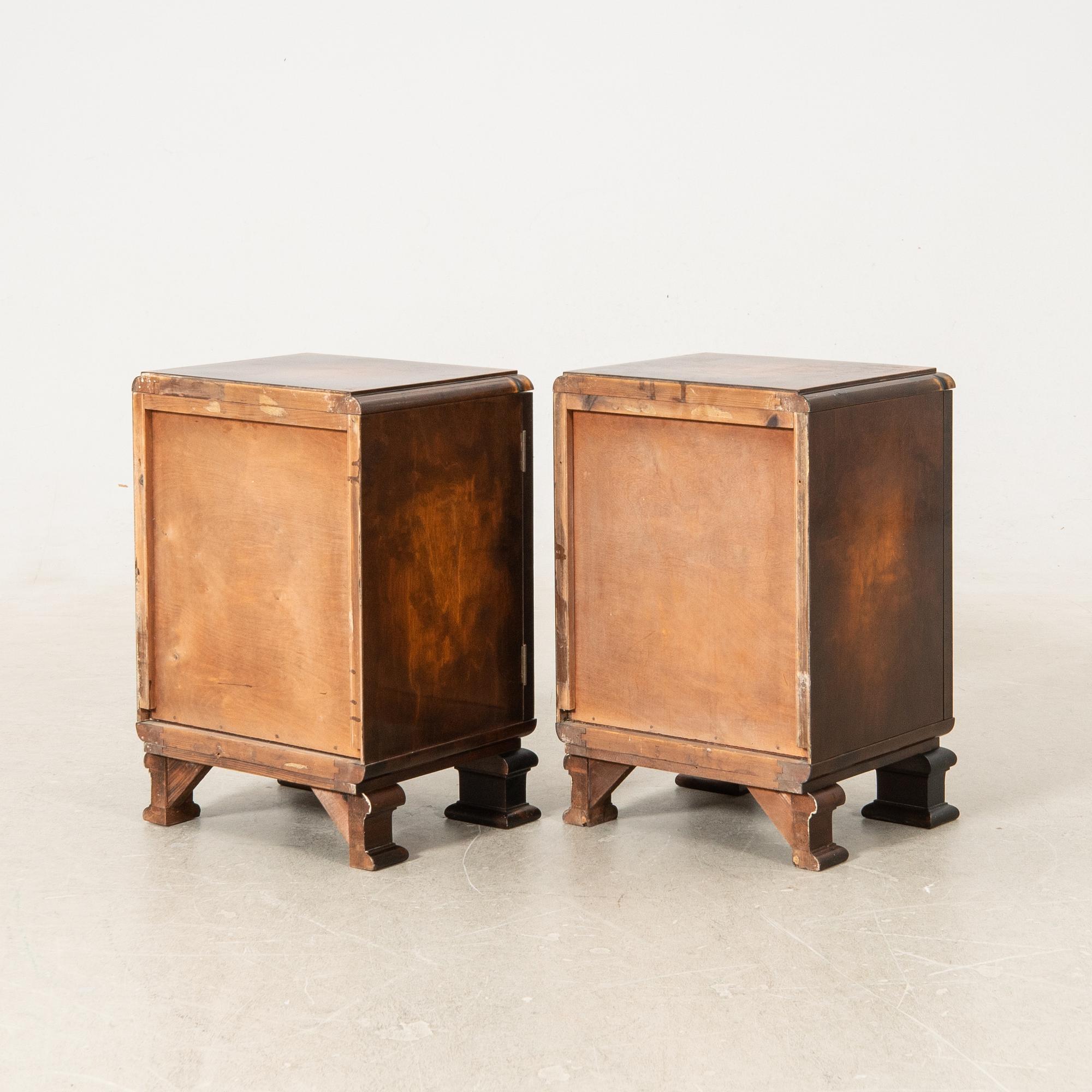 Sängbord ett par, 1900-talets första hälft.