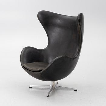 Arne Jacobsen, an "Egg" armchair, Fritz Hansen, Denmark, 1960s.