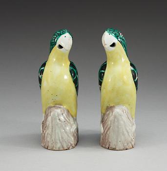 A pair of two green and yellow glazed parrots, Qing dynasty, Jiaqing (1796-1820).