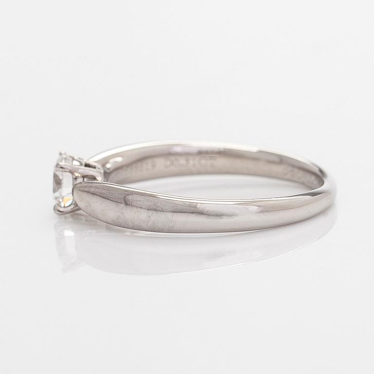 Tiffany & Co, a platinum ring with a brilliant-cut diamond approx. 0.31 ct according to engraving.